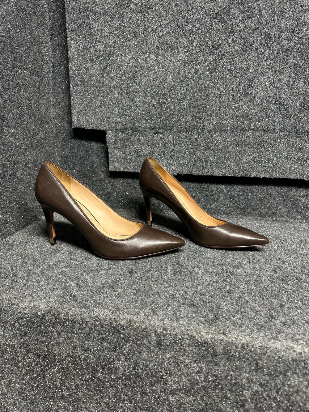 Tory Burch leather pumps chocolate brown chic timeless office designer luxury